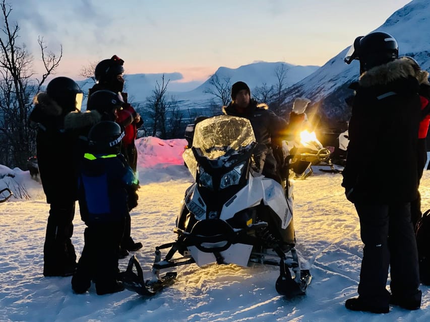 Abisko/Björkliden: Panorama Snowmobile Tour with Snacks - Getting ready: safety, clothing, and the shared machine