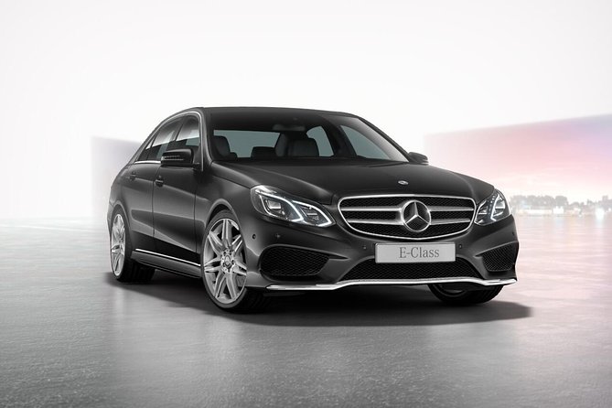 Airport Limousine Transfer: Arlanda Airport to Stockholm City 1-7 Passengers - Meeting your chauffeur at the airport