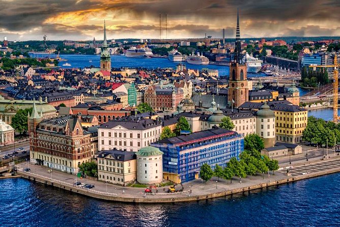 Airport Transfer: Airport ARN to Stockholm by Business Car - Who should book this airport transfer?