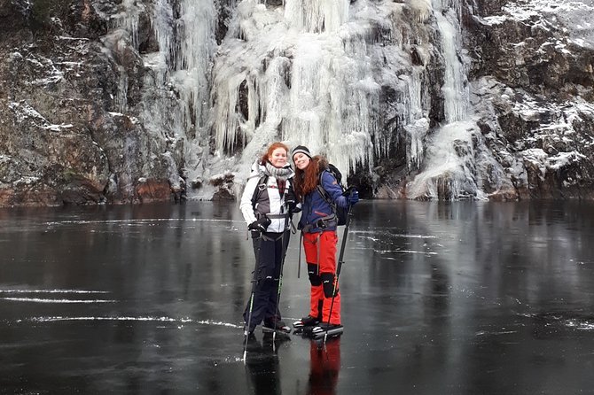 Beginner friendly Nordic Ice Skating On lakes in Stockholm - The safety briefing before the first glide
