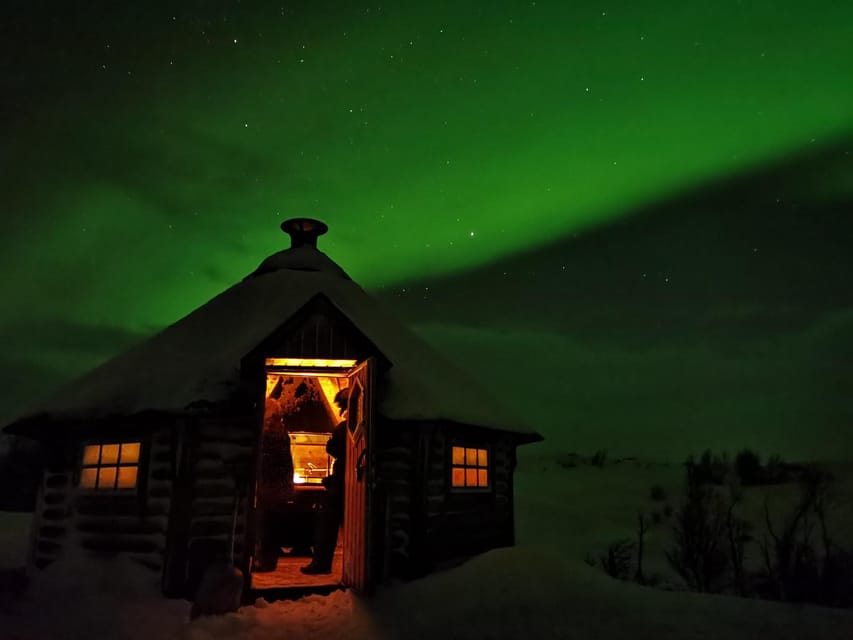 Björkliden/Abisko: Night Sky Snowmobile Tour - The safety briefing and shared snowmobile