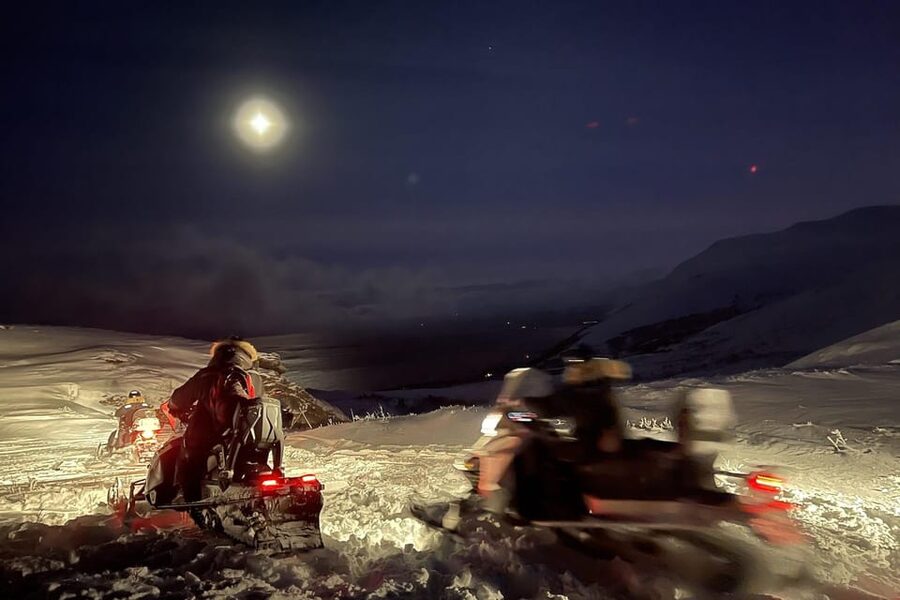 Björkliden/Abisko: Night Sky Snowmobile Tour - Clothing, health, and driving requirements
