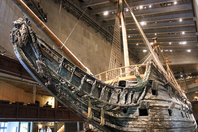 City Hall, Old Town & Vasa Museum - all-in-1 guided experience - City Hall: a beautiful exterior with an important warning