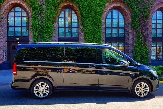 Cruise port VIP Transfer: Cruise port to Stockholm city center 1-6 Passangers - The 20-minute ride into Stockholm