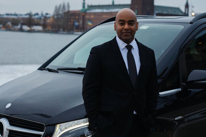 Cruise port VIP Transfer: Cruise port to Stockholm city center 1-6 Passangers - Meeting your driver at the cruise port