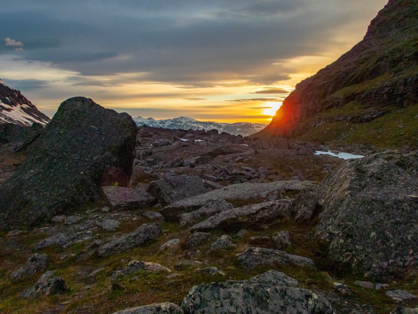 From Abisko: Kärkevagge Valley & Trollsjön Lake Guided Tour - A five-hour hike, not a quick viewpoint stop