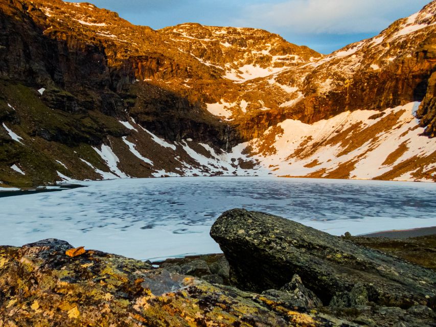 From Abisko: Kärkevagge Valley & Trollsjön Lake Guided Tour - What the guided format adds
