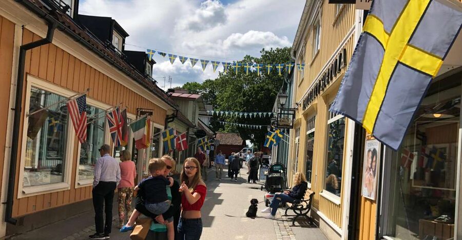 From Stockholm: Guided Day Trip to Sigtuna City - Walking the main street and Sweden’s smallest town hall