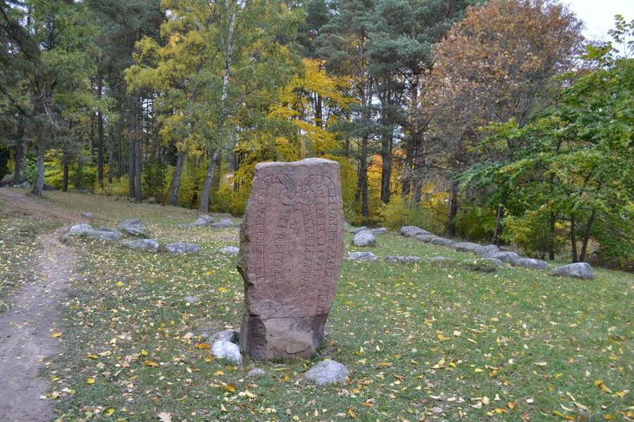 From Stockholm: Uppsala and Sigtuna Viking Sites Tour - Starting in Stockholm and reaching the Runriket sites