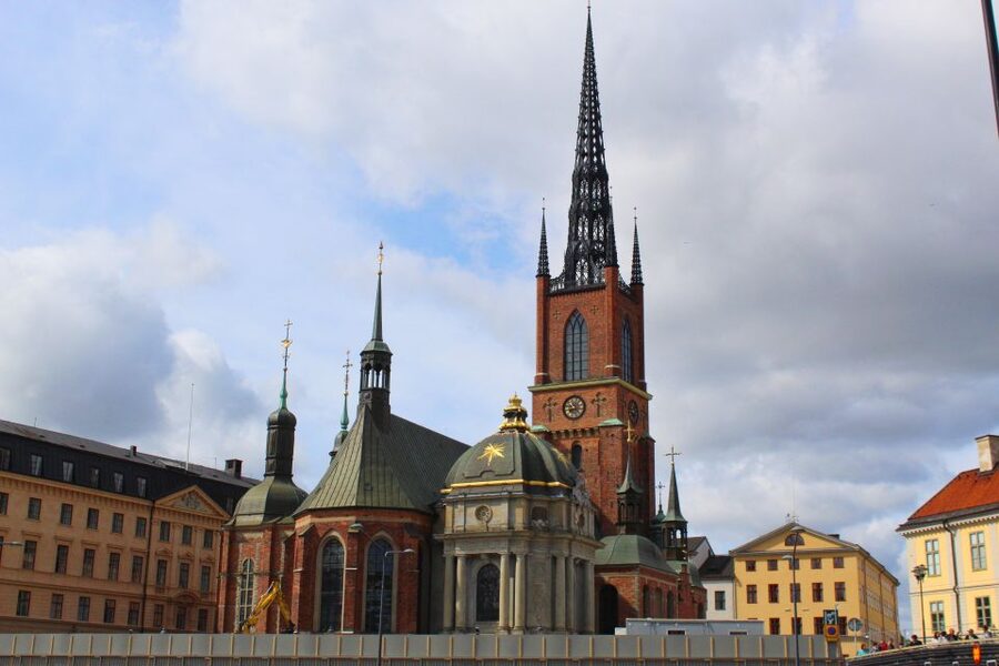 Gamla Stan: Essential Tour of Stockholm - Parliament House and the route into the old city