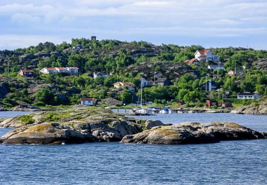 Gothenburg: Archipelago cruise with guide - Leaving Lilla Bommen and finding your boat