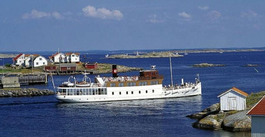 Gothenburg: Archipelago cruise with guide - The southern archipelago from the deck