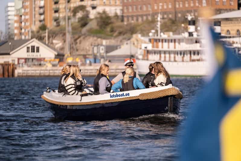 Gothenburg city center: Electric selfdrive boat tour - Maritiman and Gothenburg Opera House