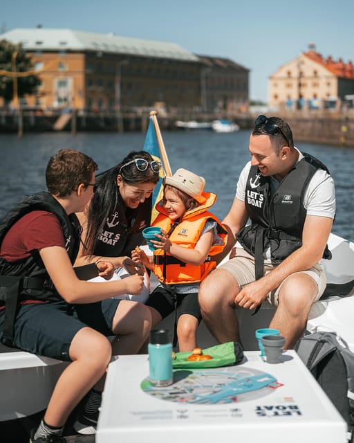 Gothenburg city center: Electric selfdrive boat tour - Barken Viking, Banana Pier, and Betelskeppet
