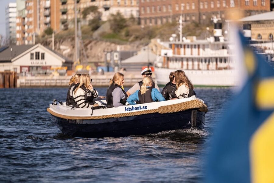 Gothenburg city center: Electric selfdrive boat tour - Starting at Christina Nilssons gata 1