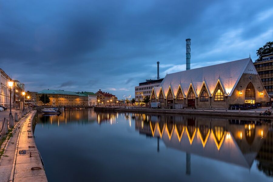 Gothenburg: Express Walk with a Local in 60 minutes - Starting at the Poseidon statue