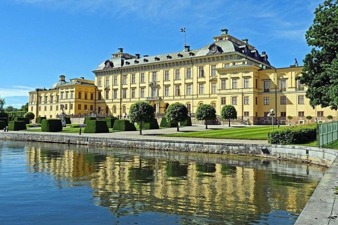 Grand Castle Tour Drottningholm and Gripsholm (private service) - The one-hour Stockholm introduction