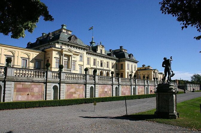 Grand Castle Tour Drottningholm and Gripsholm (private service) - Gripsholm Castle and the town of Mariefred