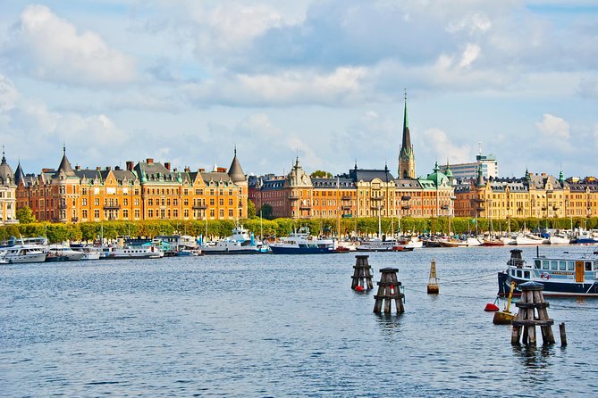 Hop-On Hop-Off Bus and Boat Ticket in Stockholm - Bus commentary, colors, and service problems