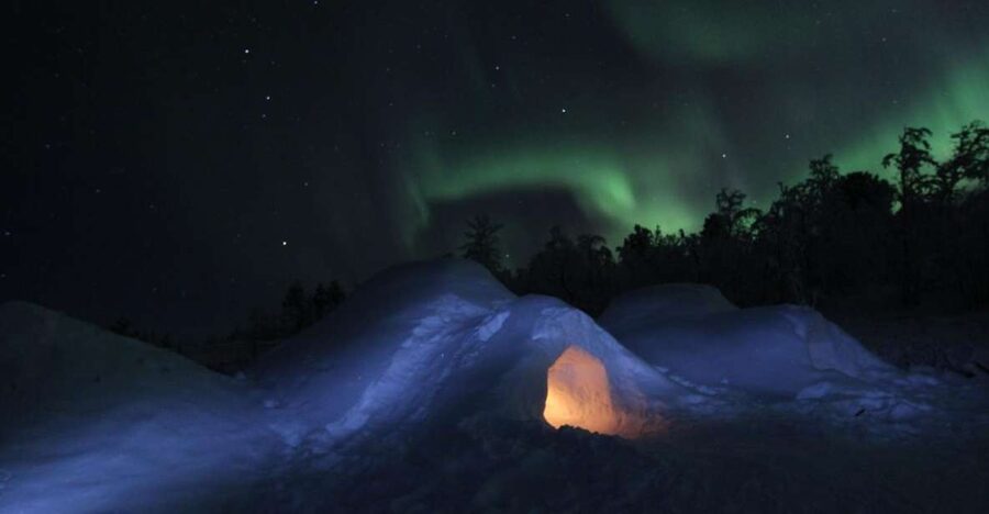 Kiruna: Build your own igloo overnight Tour - Preparing the igloo for a real night outside