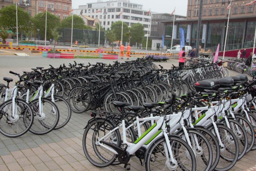 Malmö: City Bike Rental - Picking Up the Bike Near Track 10