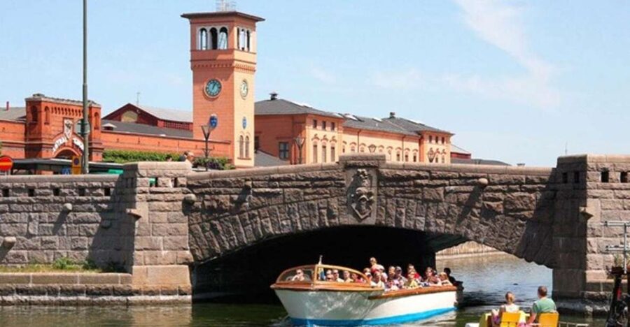 Malmö: Sightseeing and Landmarks tour by bike - From medieval streets to modern Malmö