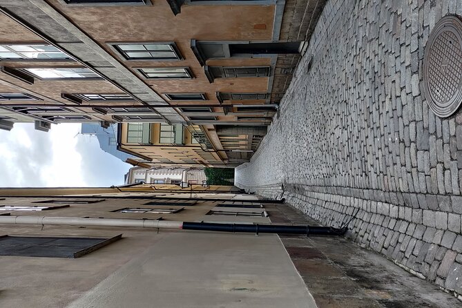 Private blood, ghosts and folklore Old Town 2h Stockholm tour - A Darker Introduction at Stortorget
