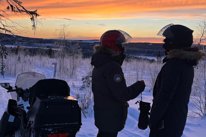 Private snowmobile day tours - Lunch beside the fire