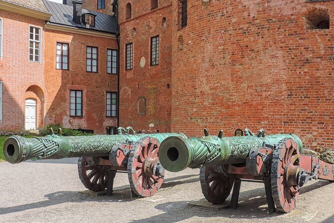 ROYAL Castle Skokloster and Viking Sigtuna (private tour) - What kind of guide experience should you expect?