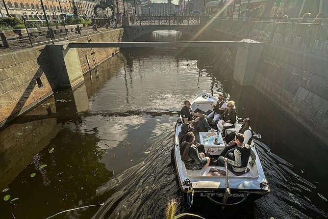 Self Drive Electric Boat in the Canals - Starting at Snäckan and getting the boat moving