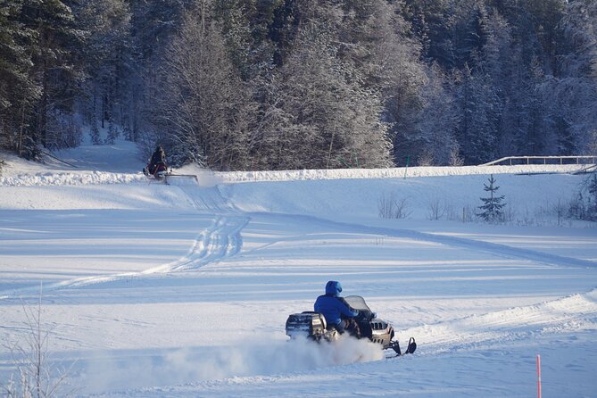 Snowmobile tour - Why this tour feels different from a simple snowmobile rental