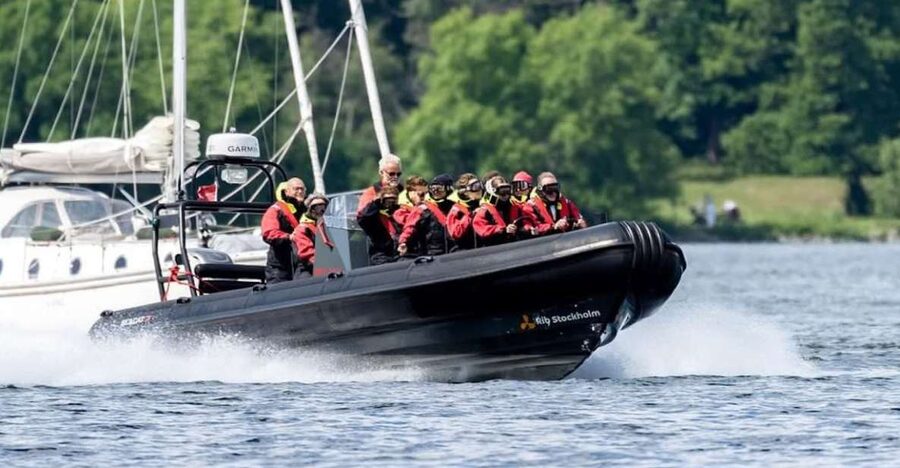 Stockholm: 2-Hour RIB Speed Boat Tour of the Archipelago - Meeting at Strandvägen and getting suited up