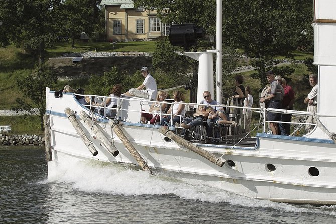 Stockholm Archipelago Cruise with Guide - Leaving Strandvägen and finding the right boat