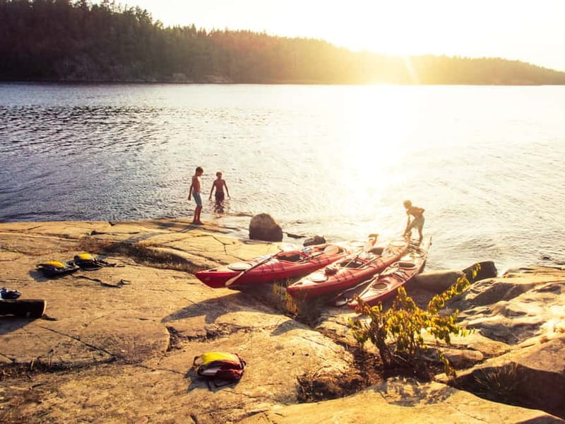 Stockholm: Archipelago Islands Kayak Tour and Outdoor Picnic - The people make the route work