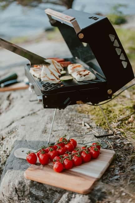 Stockholm: Archipelago Islands Kayak Tour and Outdoor Picnic - Vaxholm and its island fortress