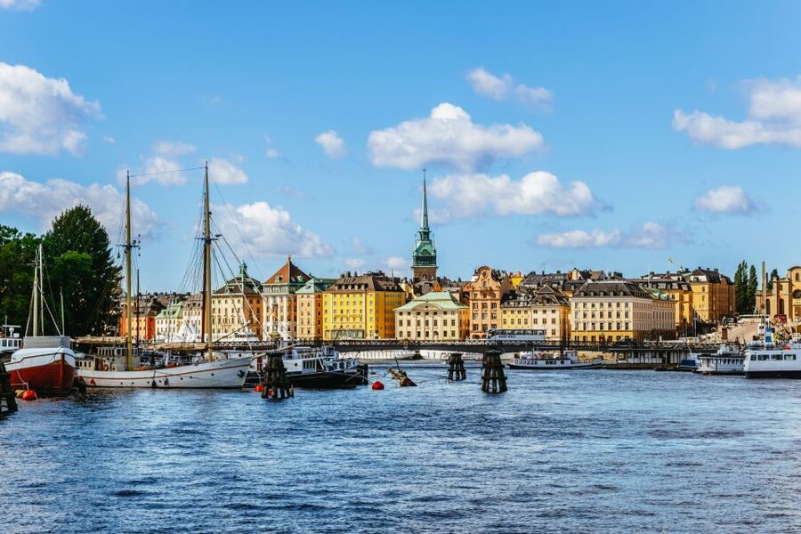 Stockholm: City Archipelago Sightseeing Cruise with Guide - Indoor comfort, outdoor views, and the café