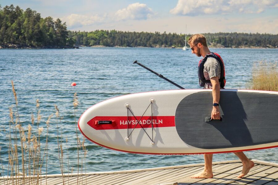 Stockholm: City Highlights Self-Guided SUP Tour - Arriving at Långholmen and getting ready