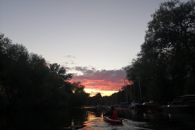 Stockholm Evening Kayak with BBQ - Small Group - Why this evening kayak works in central Stockholm