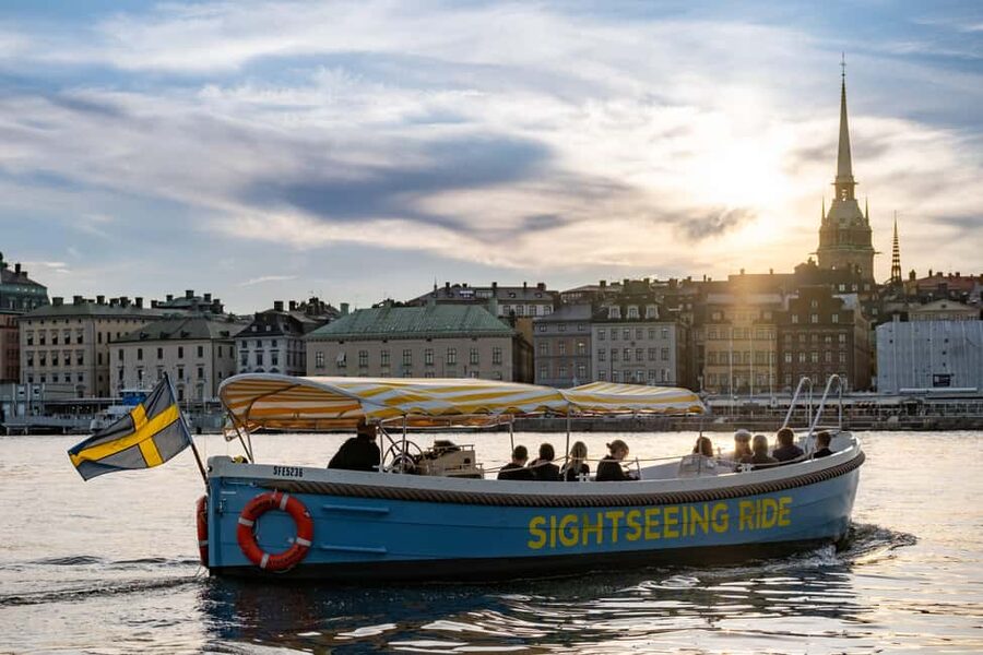 Stockholm: Guided City Sightseeing Open Electric Boat Tour - Östermalm and the move toward Djurgården