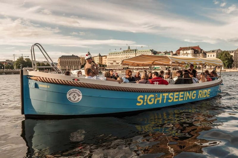 Stockholm: Guided City Sightseeing Open Electric Boat Tour - Meeting the blue boat at the Royal Palace