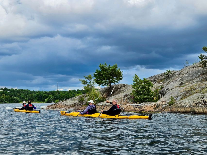 Stockholm: Guided Kayak Tour to Drottningholm Royal Palace - A 45-minute walk through the palace gardens