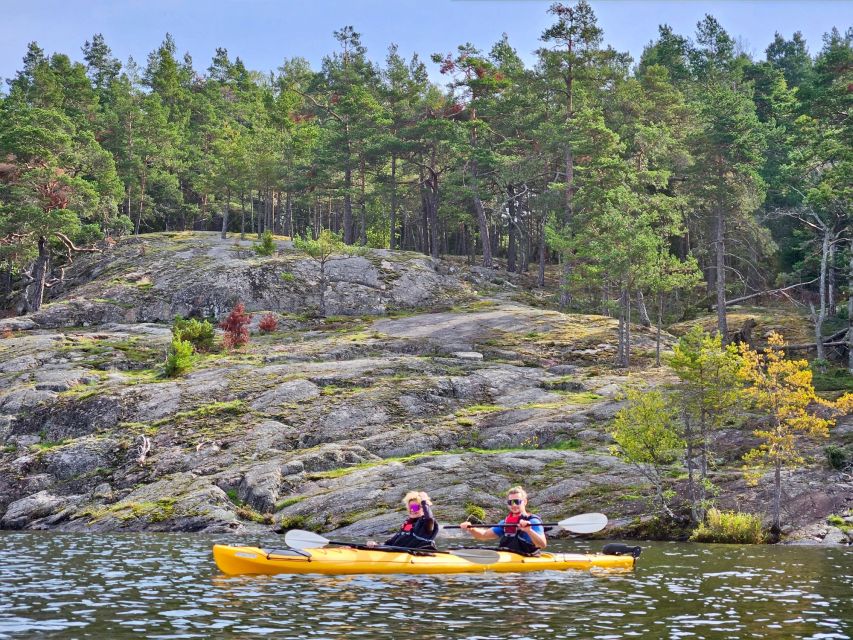Stockholm: Guided Kayak Tour to Drottningholm Royal Palace - The return paddle and ride back into Stockholm