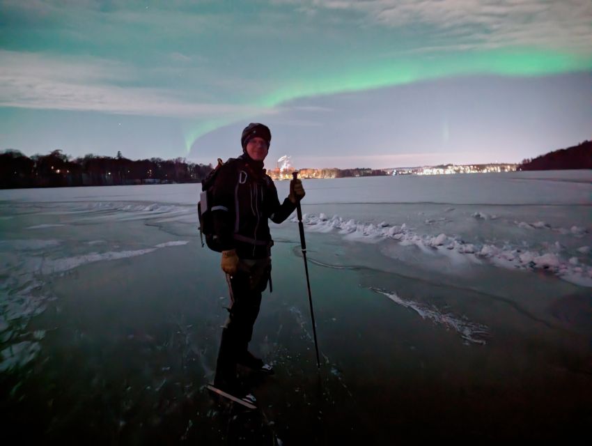 Stockholm: Ice Skating in the Moonlight with Hot Chocolate - A second 45-minute session under the lights