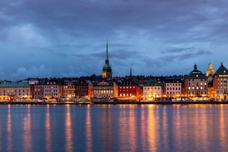 Stockholm: Must-See Attractions Walking Tour with a Guide - Starting at Stortorget in Stockholm’s Old Town