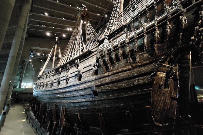 Stockholm Must See - Old Town, boat + Vasa Museum 3h small group - Storkyrkan, Riddarholmen, and the medieval center