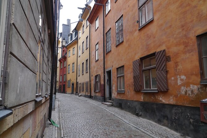Stockholm Must See - Old Town, boat + Vasa Museum 3h small group - Trade, narrow lanes, and the harbor