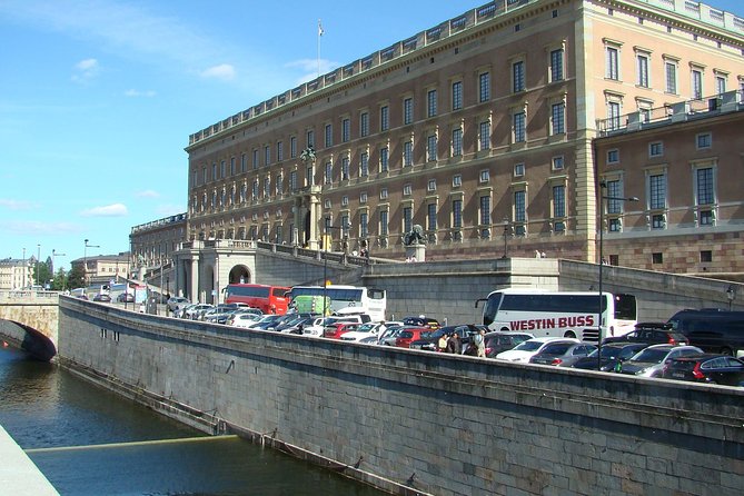 Stockholm Old Town and the Vasa Museum, a Small Group Walking Tour. - A tiny statue and Stockholm’s playful side