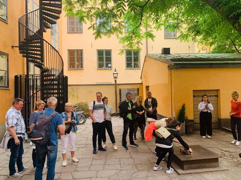 Stockholm: Old Town Guided Walking Tour (English / Deutsch) - Why Gamla Stan works best with a guide