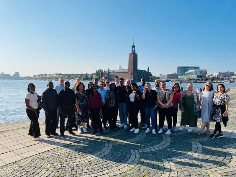 Stockholm: Old Town Guided Walking Tour (English / Deutsch) - Narrow passages on Svartmangatan and Mårten Trotzigs Gränd