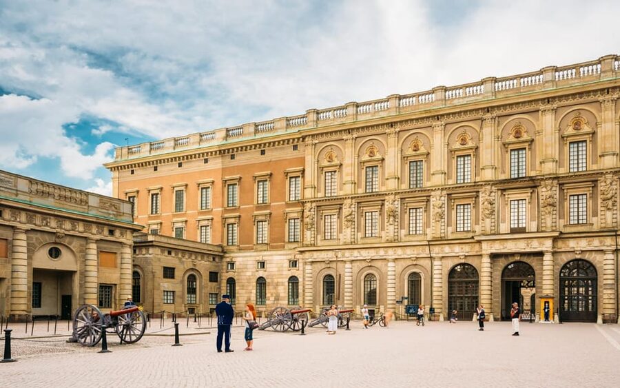 Stockholm: Old Town Highlights Private Walking Tour - Adding Kungsträdgården and Berzelii Park in three hours